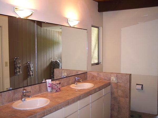 2730 Holly Road Santa Barbara, CA 93105 - Photo 22 of 25 Master Vanity