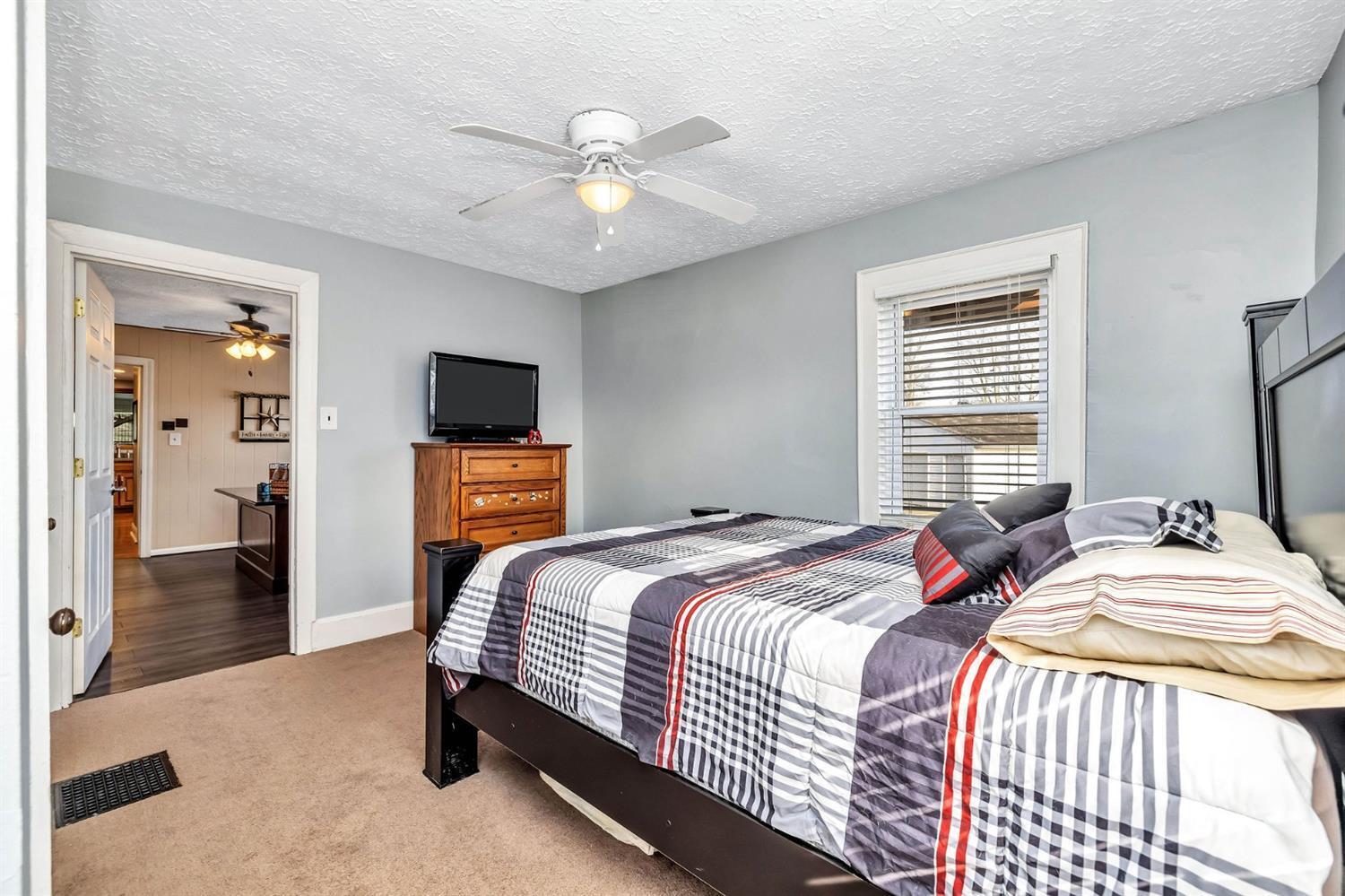 4030 Ebenezer Road Cincinnati, OH 45248 - Photo 32 of 43