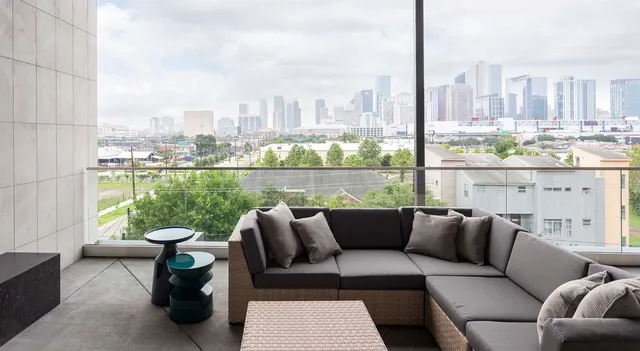 $2,635 | 2425 Bell Street, Unit 2223, Houston, TX 77003