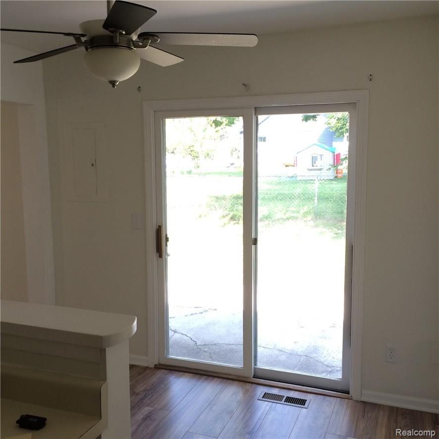 100 Center Street Fenton, MI 48430 - Photo 11 of 36 IMG_1065.JPG