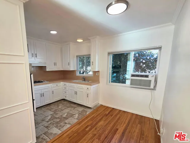 $2,345 | 1438 South Barrington Avenue, Unit 6, Los Angeles, CA 90025