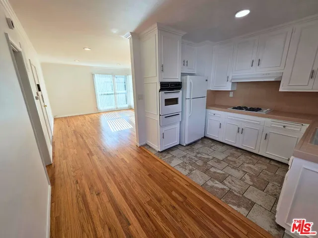 $2,345 | 1438 South Barrington Avenue, Unit 6, Los Angeles, CA 90025