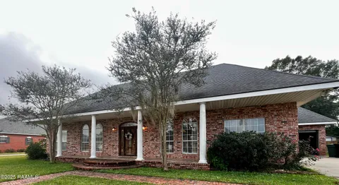 $299,999 | 2018 La Belle Villa Road, New Iberia, LA 70563