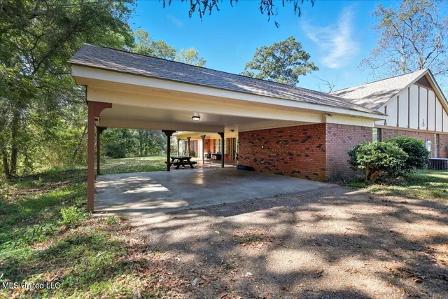 $394,900 | 2694 Highway 501, Raleigh, MS 39153