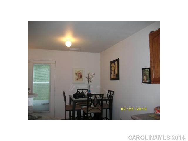 8624 Rockmoor Ridge Road Charlotte, NC 28215 - Photo 3 of 7 a room with a table and chairs