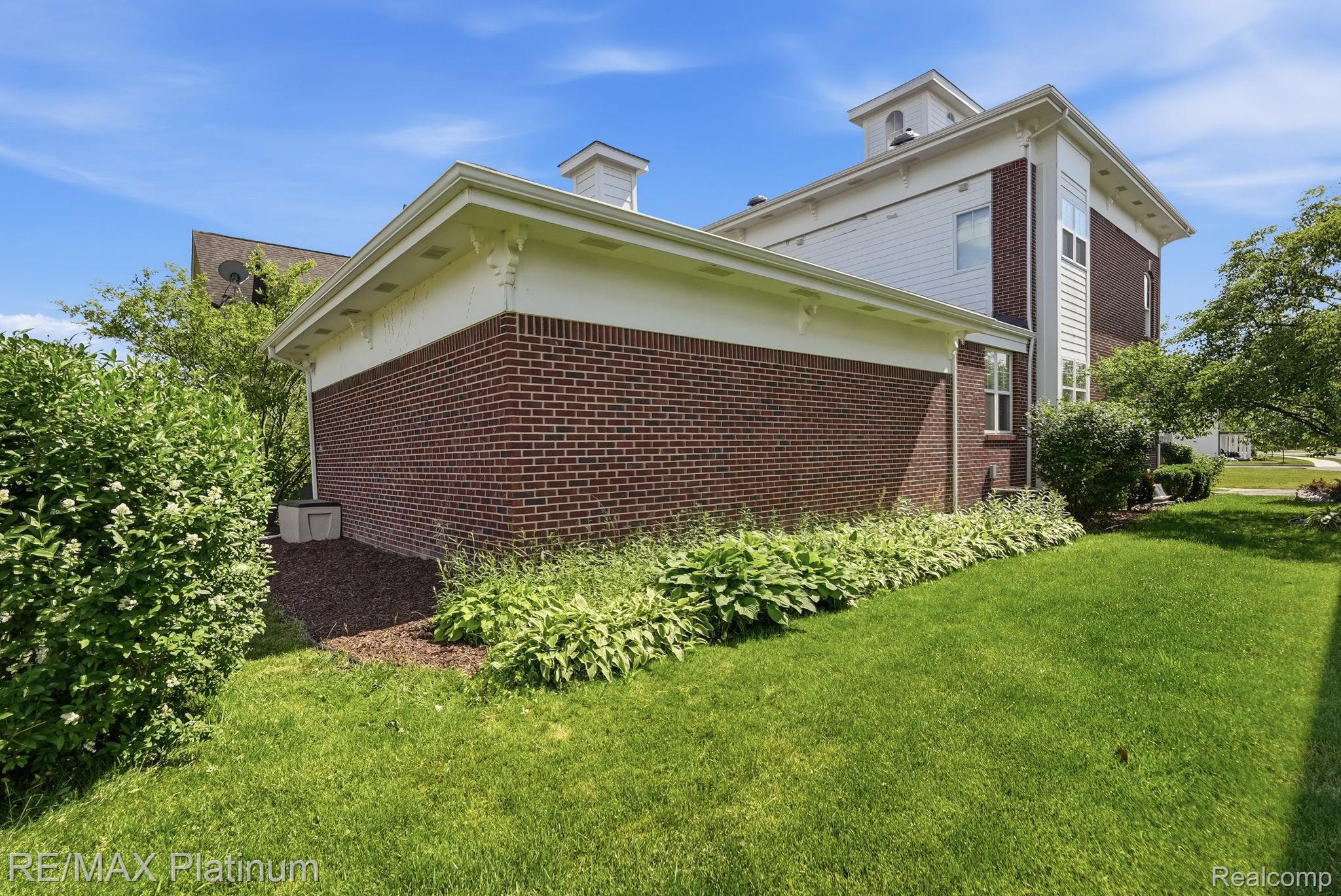 1713 Town Commons Drive Howell, MI 48855 - Photo 40 of 44 44-web-or-mls-1713_Town_Commons_Dr_044.jpg