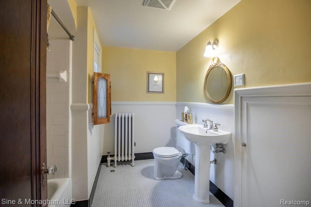 205 Merriweather Road Grosse Pointe Farms, MI 48236 - Photo 27 of 36