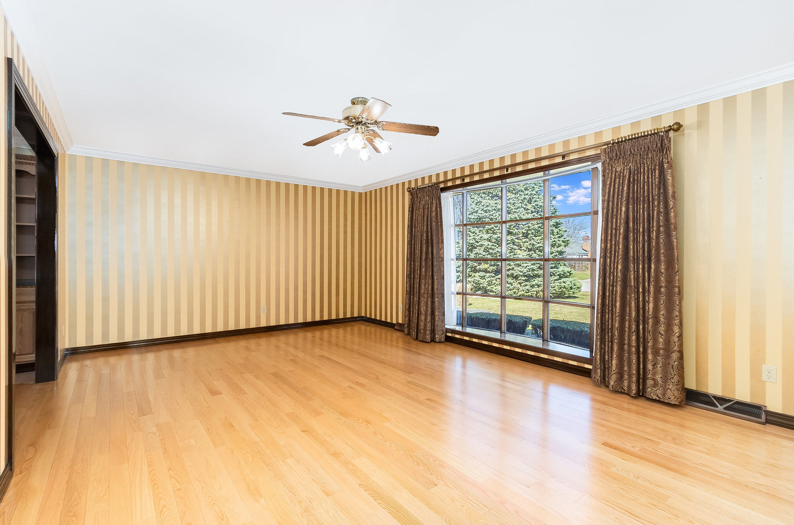 25121 West Willow Drive Plainfield, IL 60544 - Photo 4 of 28 a view of a room with wooden floor closet and windows