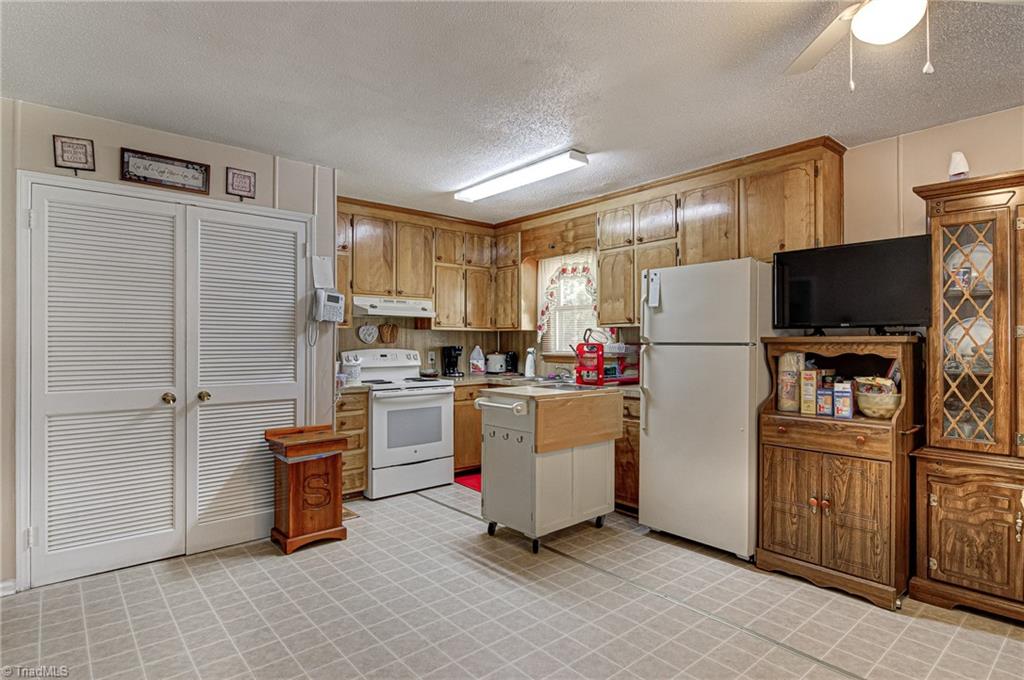 142 Dan Valley Road Mayodan, NC 27027 - Photo 11 of 31 Gallery Image 11