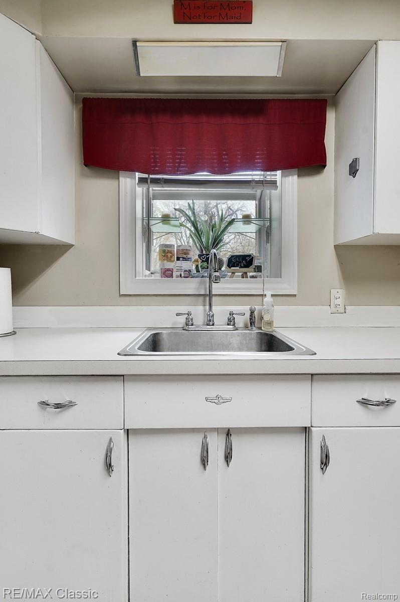 1831 South Commerce Road Walled Lake, MI 48390 - Photo 8 of 23 Small Green House Window Above the Sink.