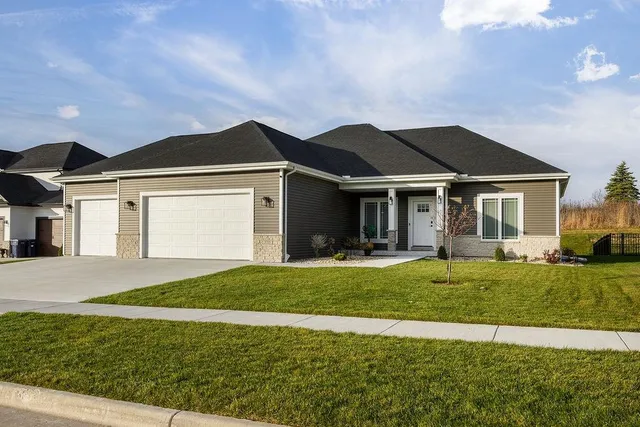 $649,900 | 3715 Tanglewood Place, Janesville, WI 53546