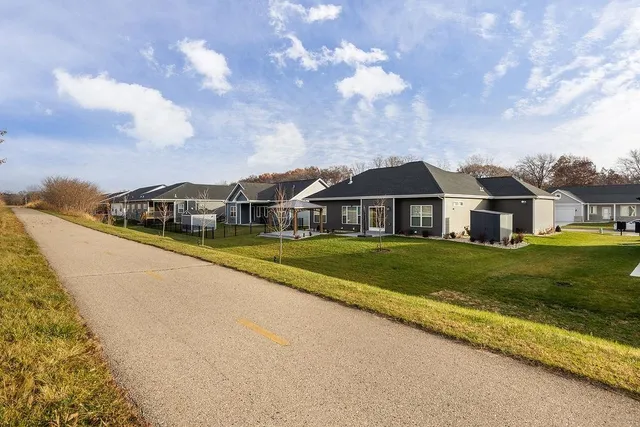 $669,900 | 3715 Tanglewood Place, Janesville, WI 53546