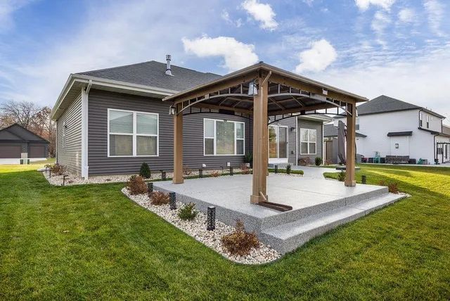 $669,900 | 3715 Tanglewood Place, Janesville, WI 53546