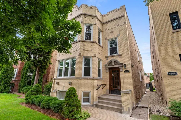 $2,200 | 5851 North Virginia Avenue, Unit G, Chicago, IL 60659