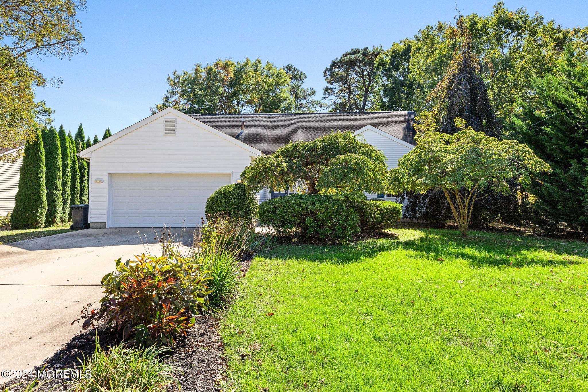 133 Wave Road Manahawkin, NJ 08050 - Photo 5 of 62 a view of a garden with plants and large trees