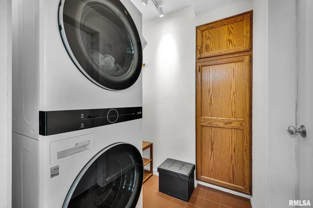 $379,000 | 1176 North Rentsch Drive, East Peoria, IL 61611