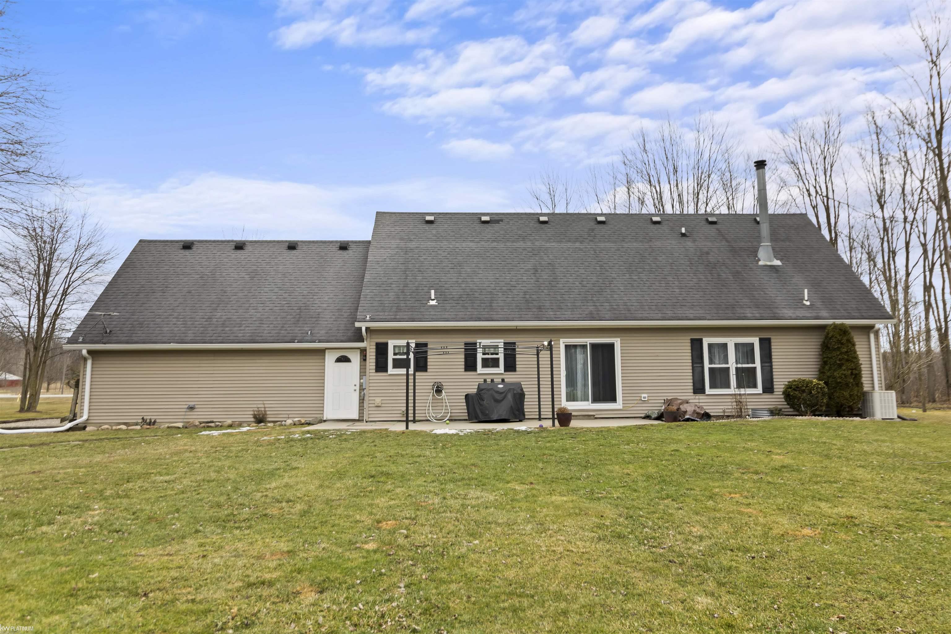 2030 Palms Road Columbus, MI 48063 - Photo 5 of 44