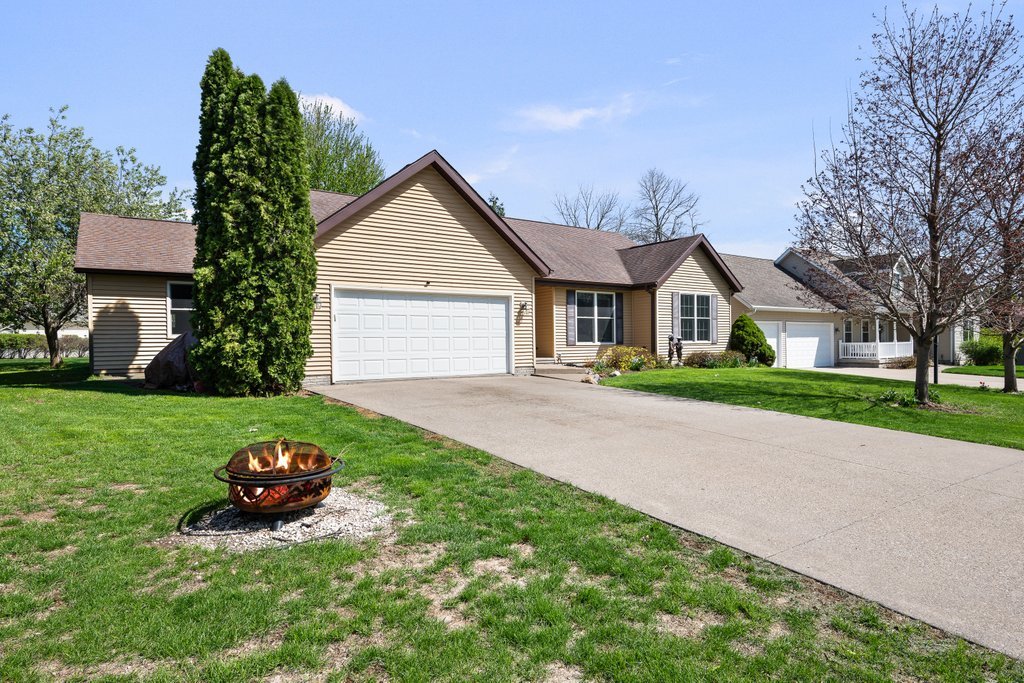 318 Sycamore Street Wilton, IA 52778 - Photo 2 of 38