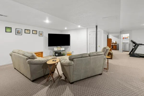 $369,000 | 318 Sycamore Street, Wilton, IA 52778