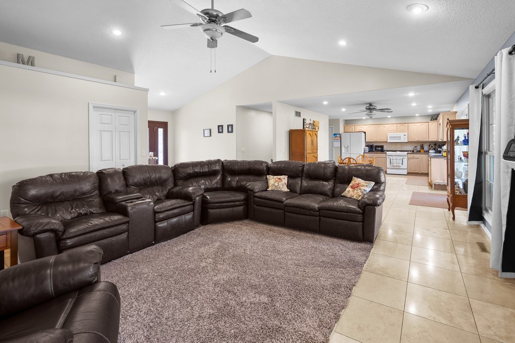 318 Sycamore Street Wilton, IA 52778 - Photo 6 of 38