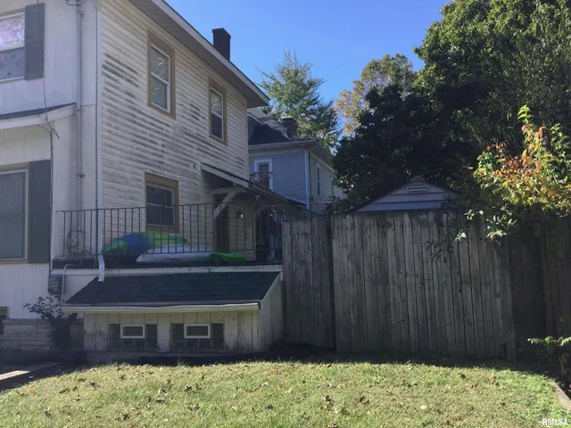 a view of house with a yard
