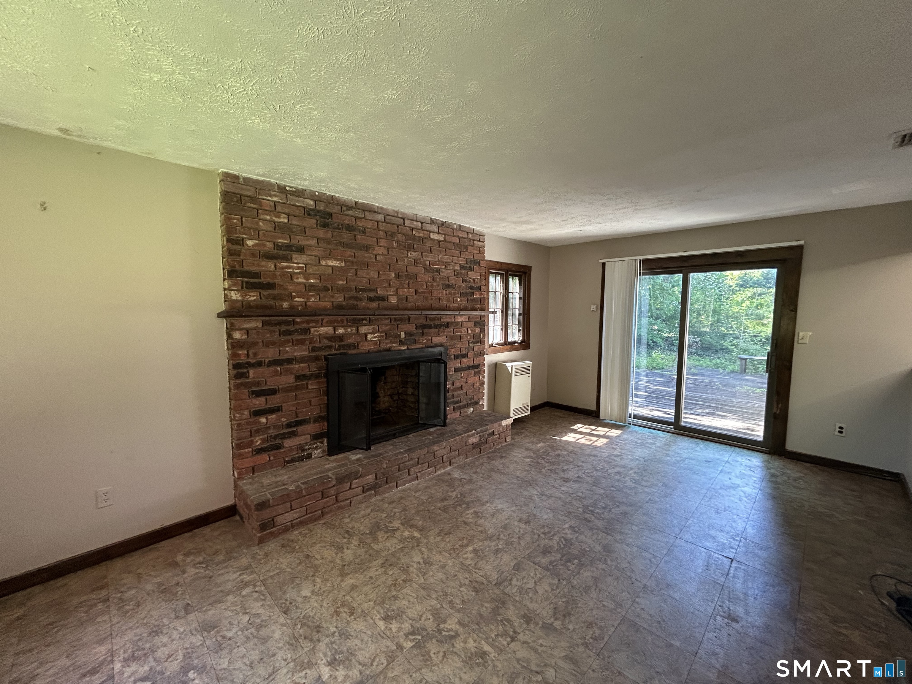 28 Goebel Road Hamden, CT 06514 - Photo 7 of 14