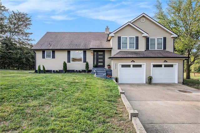 $570,700 | 30495 West 95th Street, De Soto, KS 66018