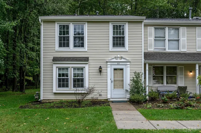 a view of house with a yard