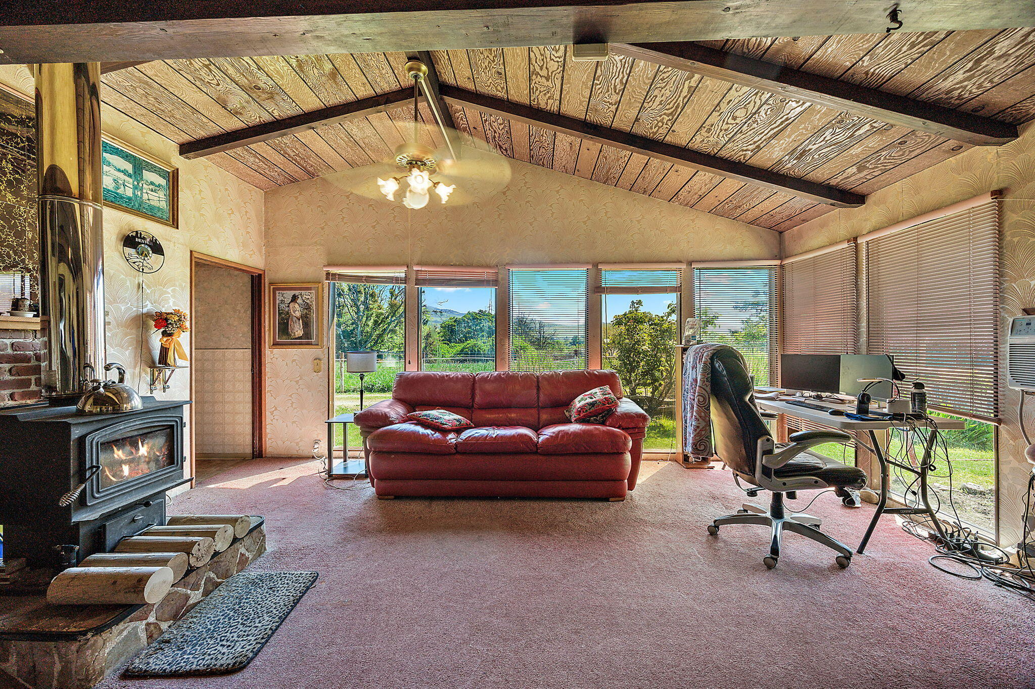 1249 North Valley View Road Ashland, OR 97520 - Photo 5 of 30 Living Room