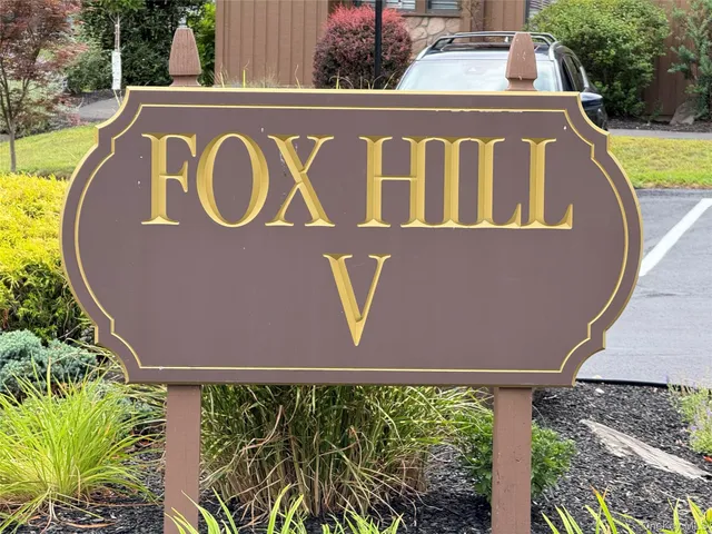 a sign that is on the wall of the building