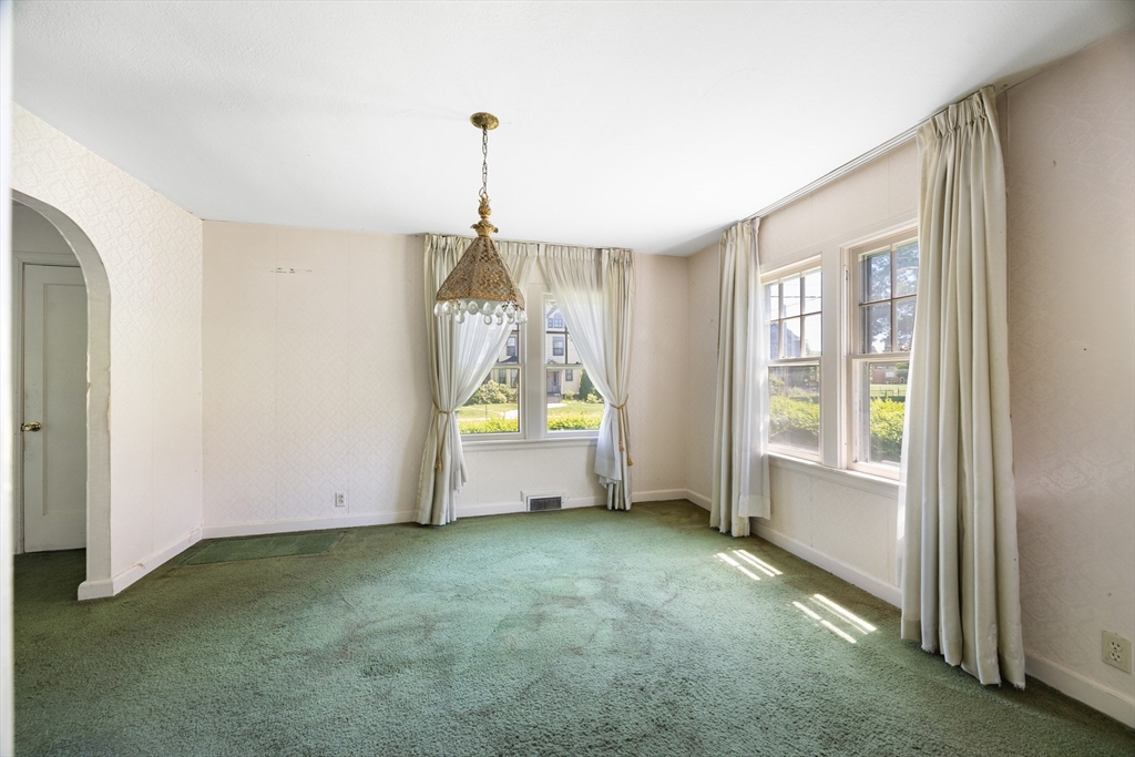 216 Springfield Street Chicopee, MA 01013 - Photo 5 of 26