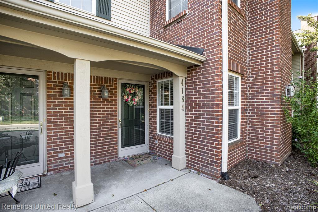 4184 Hampton Ridge Boulevard Howell, MI 48843 - Photo 3 of 18