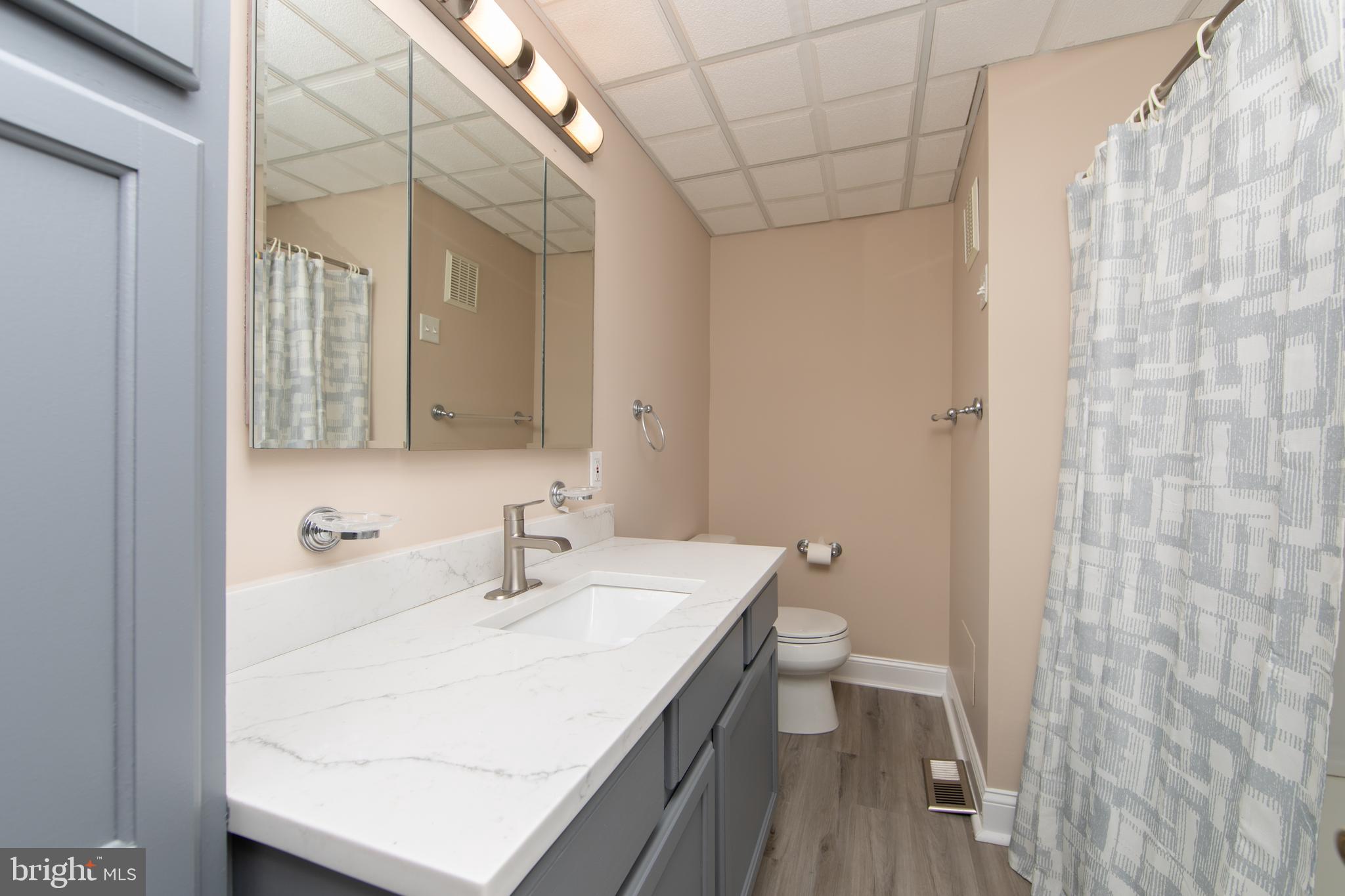 809 Charleston Road Mount Laurel, NJ 08054 - Photo 25 of 39 Full bath Hallway