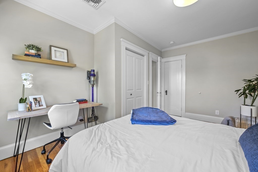 26 Cedar Street, Unit 2 Marblehead, MA 01945 - Photo 21 of 37 a bedroom with a bed and a chair