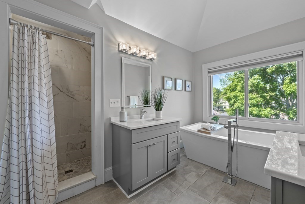 26 Cedar Street, Unit 2 Marblehead, MA 01945 - Photo 31 of 37 a bathroom with a tub sink and mirror