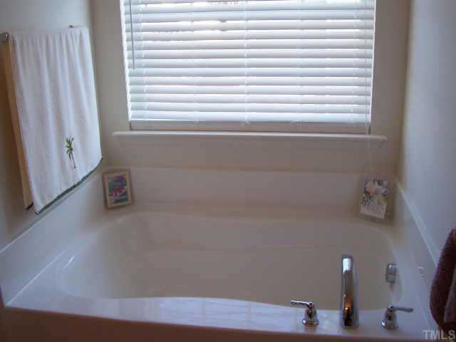 164 Trevor Ridge Drive Holly Springs, NC 27540 - Photo 9 of 12 a bathroom with a bathtub