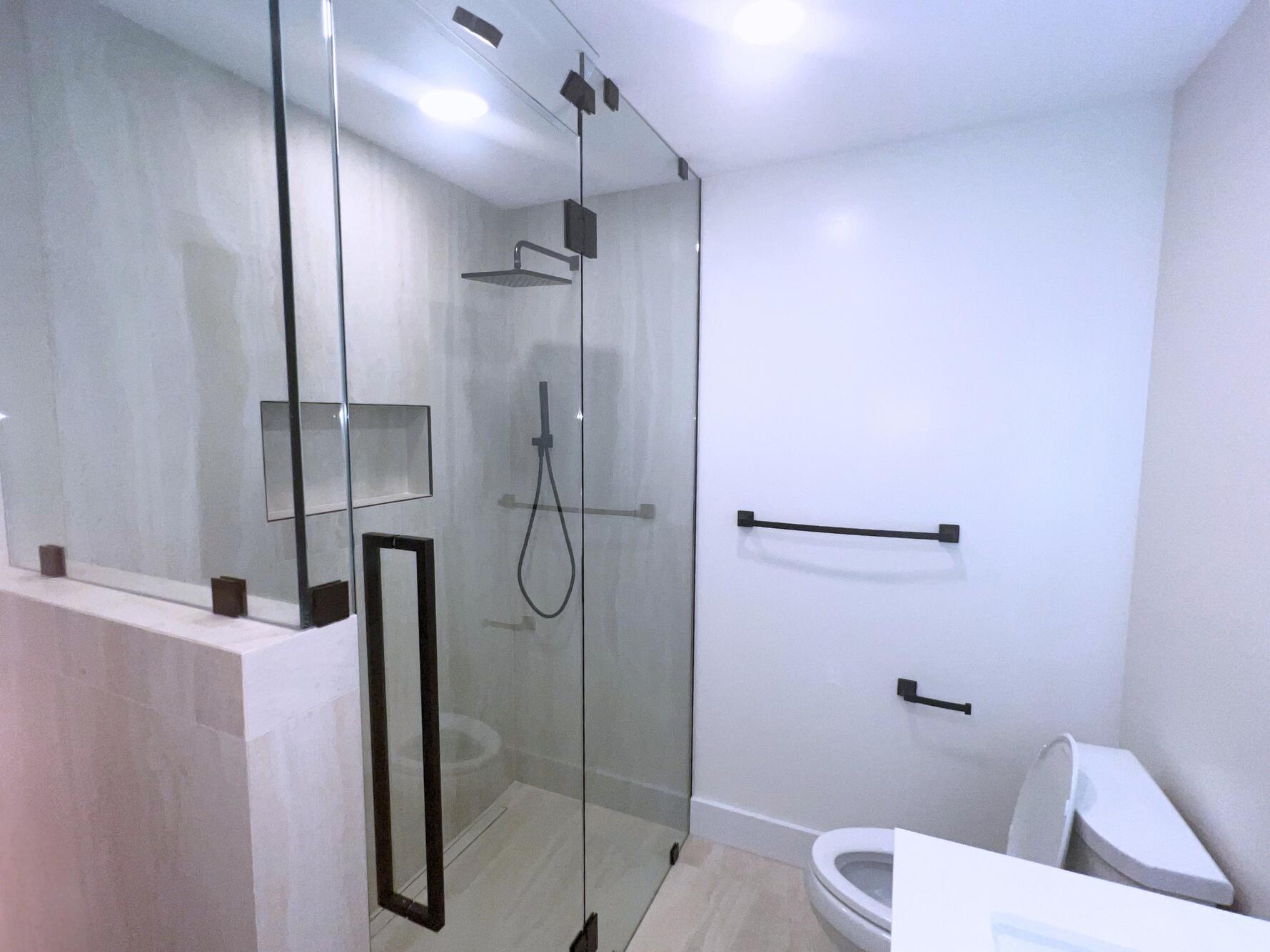 1260 Manor Drive Riviera Beach, FL 33404 - Photo 14 of 56 Master Bath
