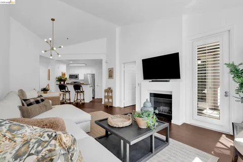 $390,000 | 180 Caldecott Lane, Unit 314, Oakland, CA 94618