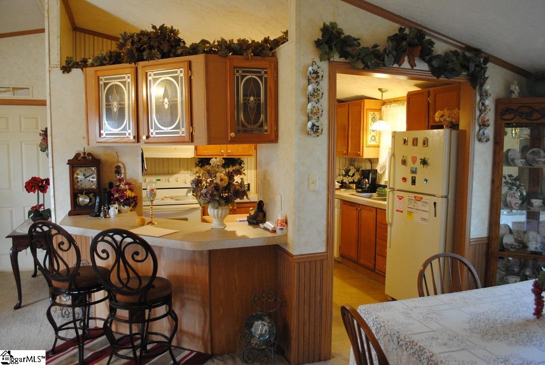 334 North Buncombe Road Greer, SC 29651 - Photo 8 of 22