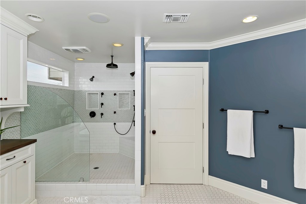 3124 Pachappa Drive Riverside, CA 92506 - Photo 35 of 50 a bathroom with a bathtub shower sink and mirror