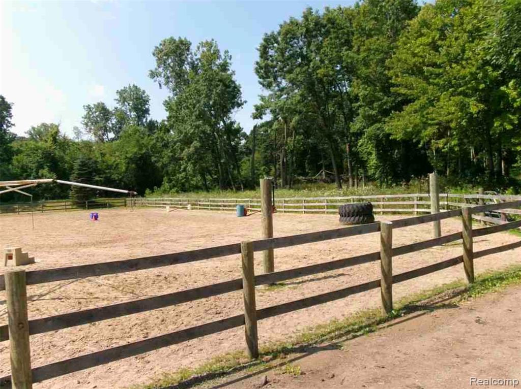 4441 Mack Road Howell, MI 48855 - Photo 15 of 39