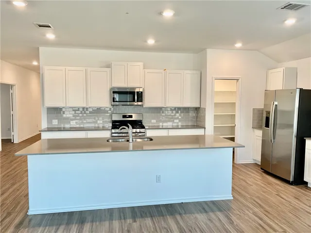 $2,200 | 1721 Devine Lake Bend, Leander, TX 78641