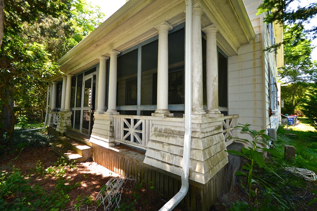 613 New Bedford Road Rochester, MA 02770 - Photo 2 of 11