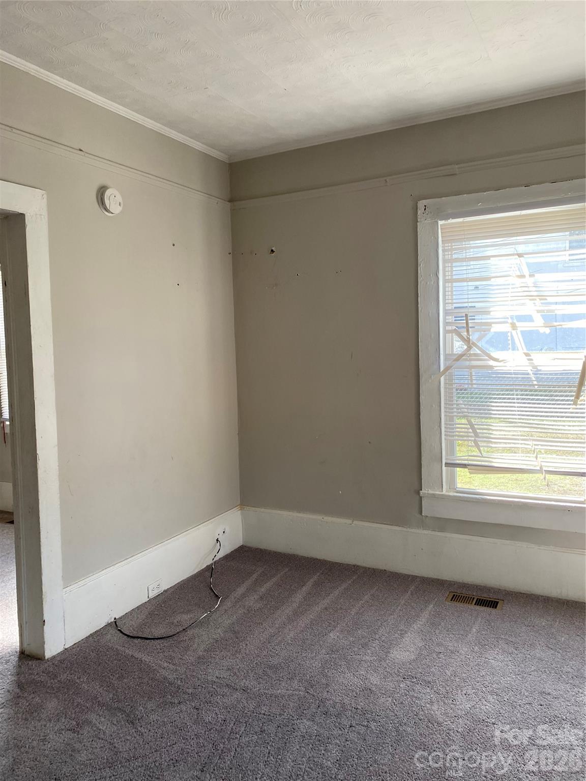 303 Rogers Lake Road Kannapolis, NC 28081 - Photo 10 of 20 an empty room with a window