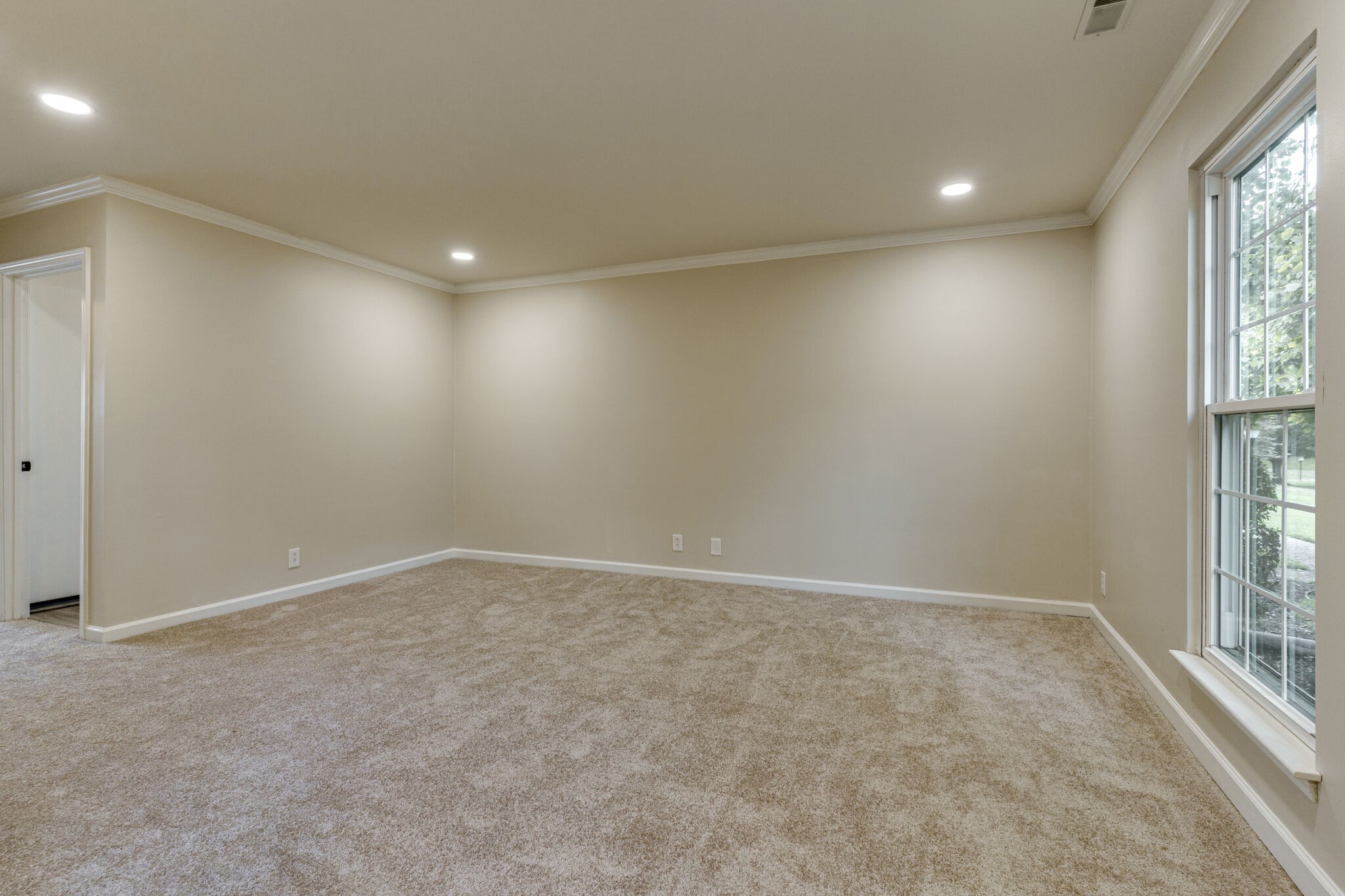 950 General George Patton Road Nashville, TN 37221 - Photo 7 of 34 an empty room with windows