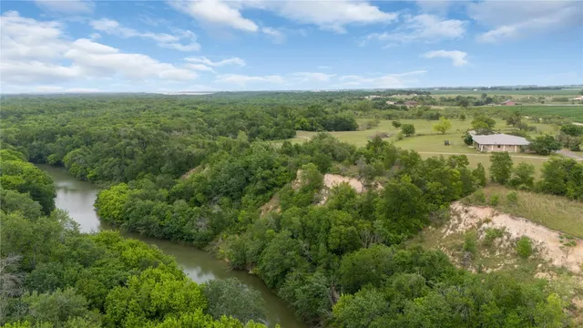 $950,000 | 401 Comanche Bluff, Taylor, TX 76574