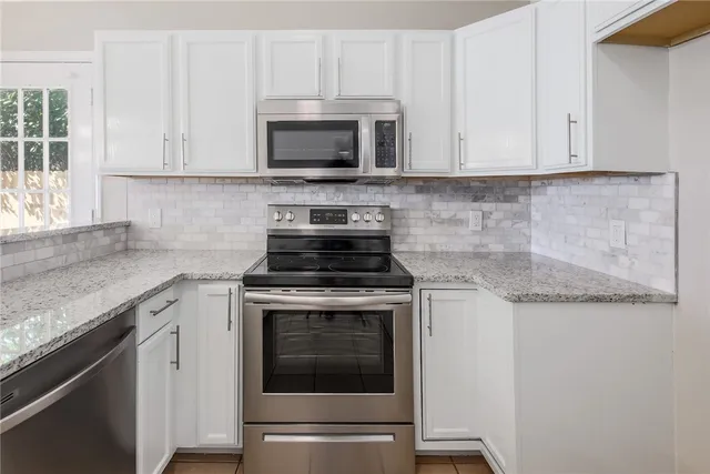 $260,000 | 2306 West Street, Taylor, TX 76574