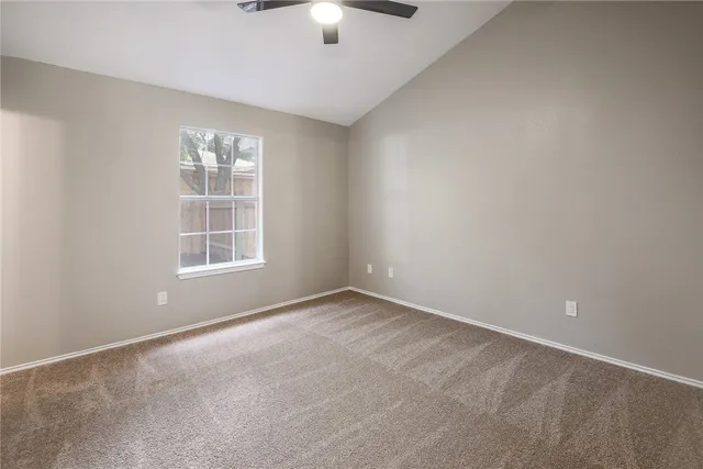 $260,000 | 2306 West Street, Taylor, TX 76574