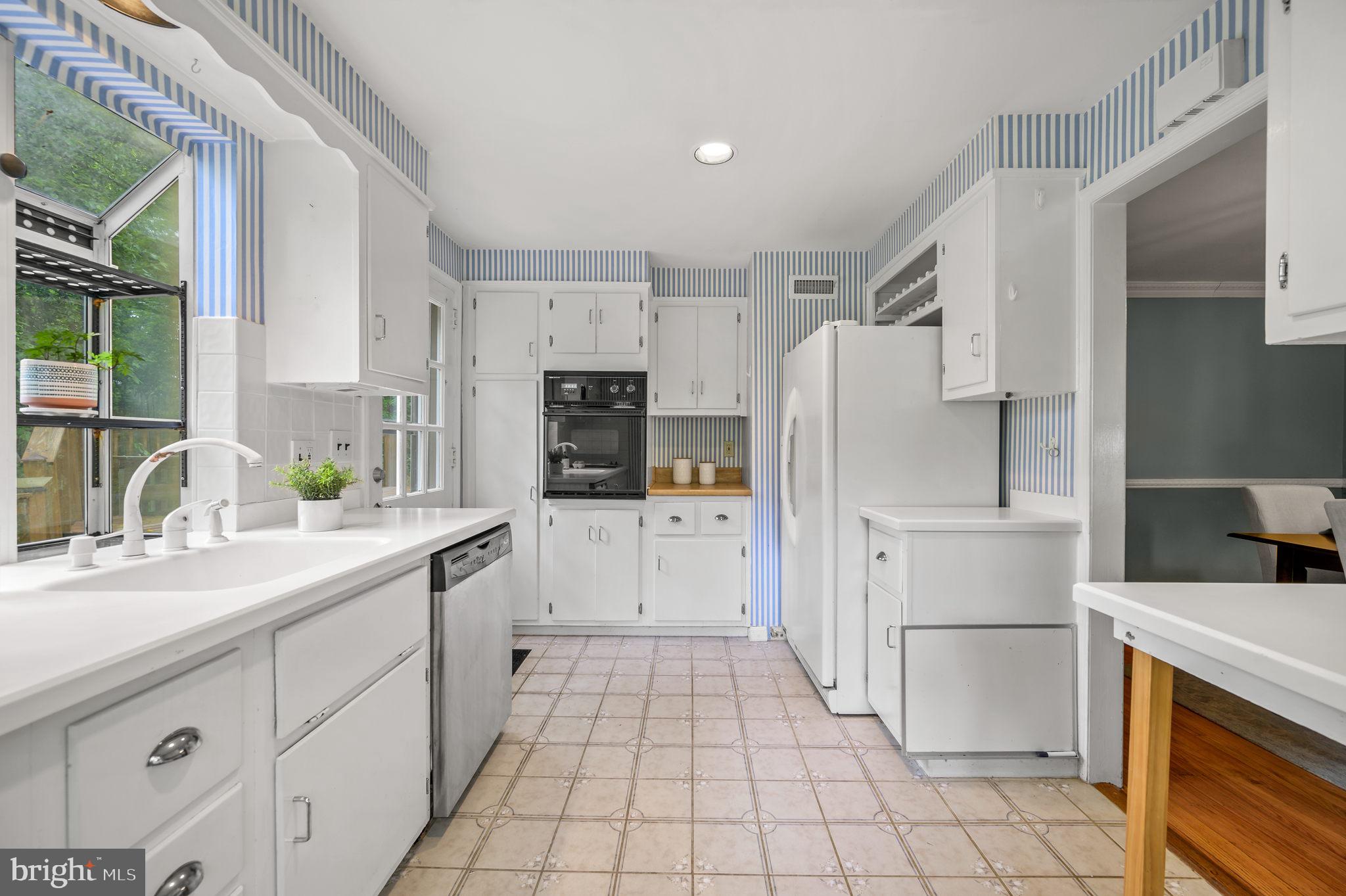 233 Arden Road Conshohocken, PA 19428 - Photo 11 of 24 Kitchen
