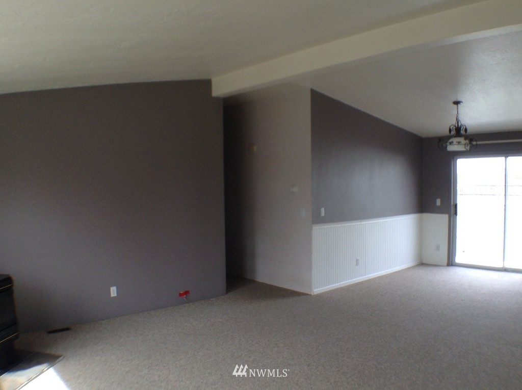 8616 Jean Road Northeast Moses Lake, WA 98837 - Photo 3 of 25 Gallery Image 3
